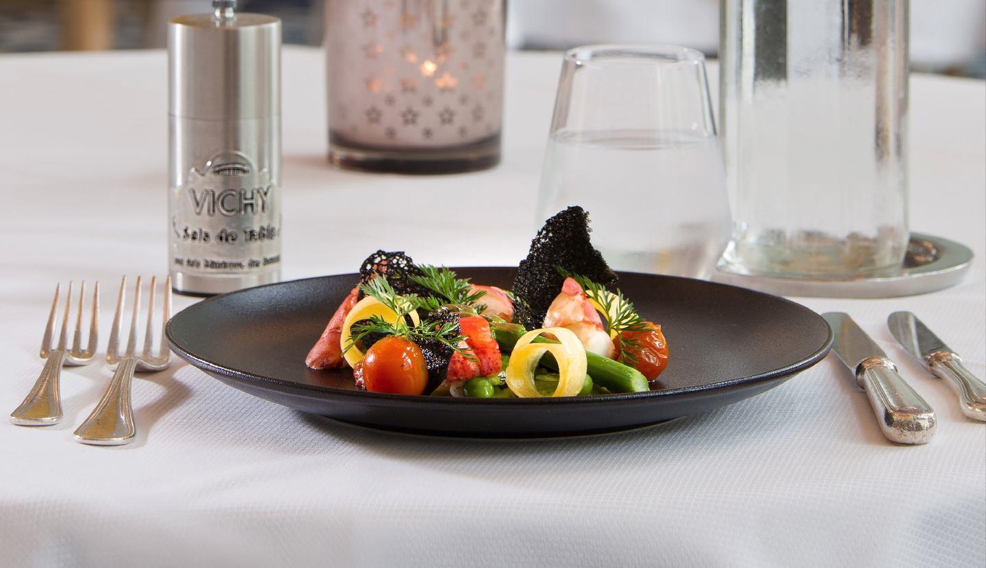 Vichy Célestins Spa Hôtel Casablanca Bouznika Esterno foto A salad prepared by a private chef